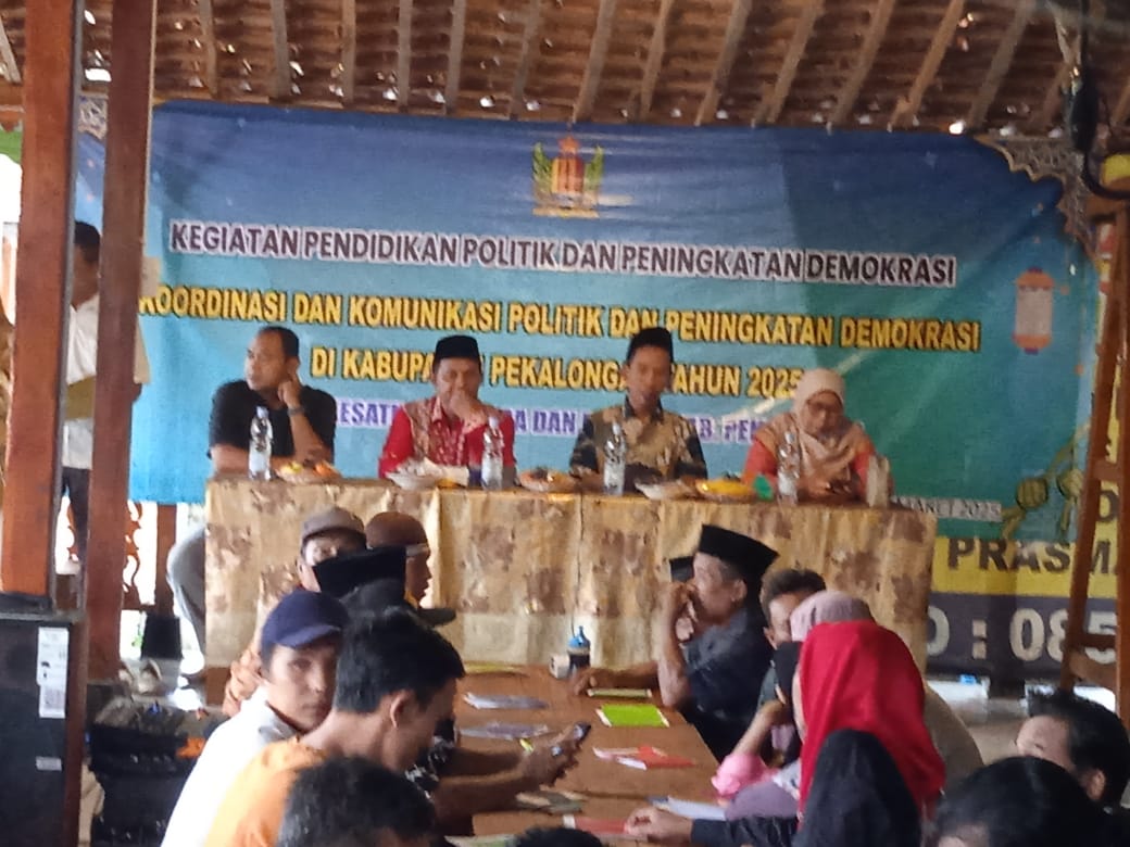 Badan Kesatuan Bangsa dan Politik (Kesbangpol) Mengadakan Seminar Pendidikan Politik dan Peningkatan Demokrasi