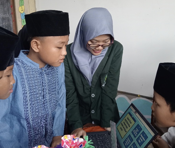 Mahasiswa PGMI Gelar Kegiatan Siram di SD 01 Pakuncen