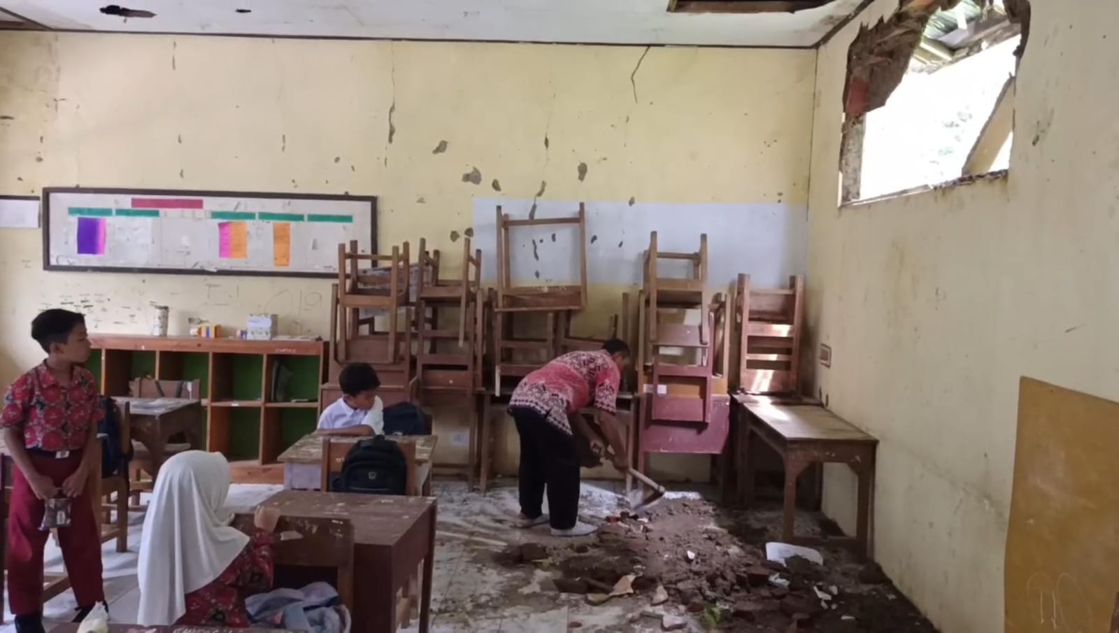 Kondisi Bangunan Sekolah yang Memprihatinkan Butuh Rehabilitasi
