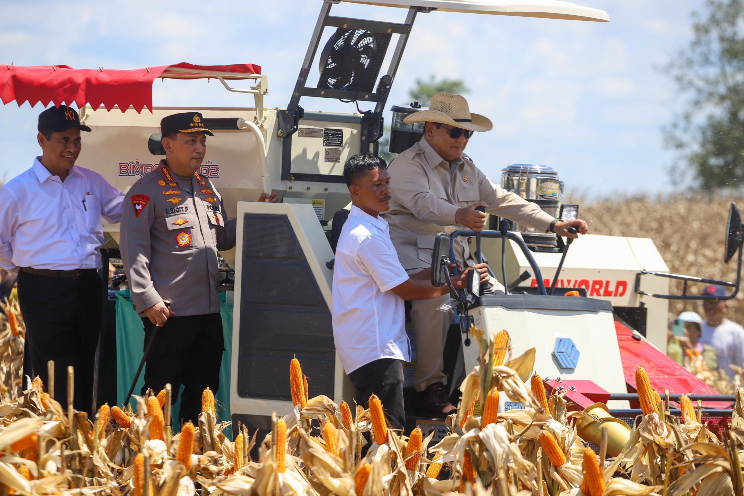 Presiden Prabowo Pimpin Panen Raya Jagung di Kalbar, Targetkan Kemandirian Jagung Nasional