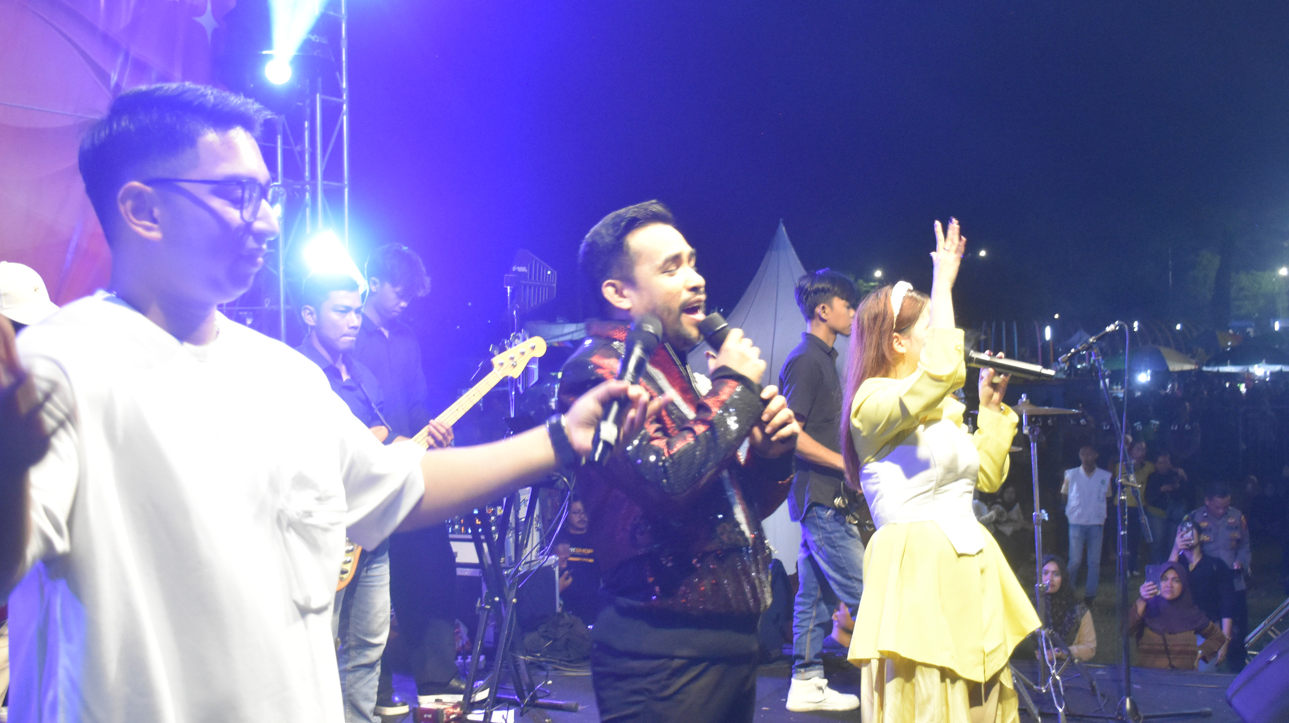 Putri Isnari dan Fildan DA Bikin Geger Alun-Alun Kajen, Ribuan Warga Padati Pesta Raya Indosiar