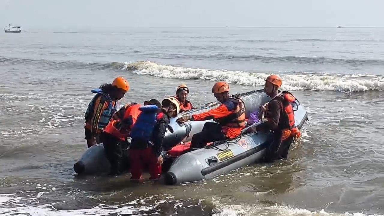 Evakuasi Laut Dramatis di Pantai Wonokerto: Latihan SAR Tunjukkan Kesiapan Tanggap Bencana