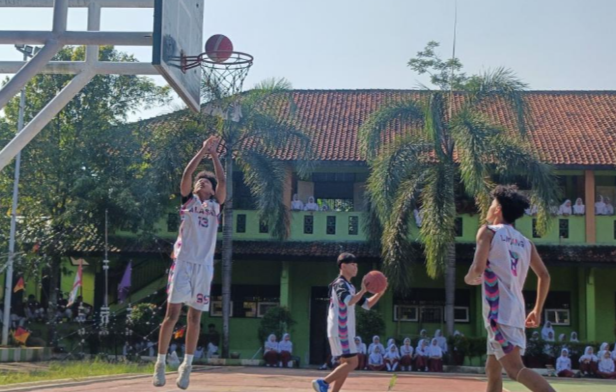 Demo Ekskul Unik di SMAN 2 Batang Pikat Siswa Baru