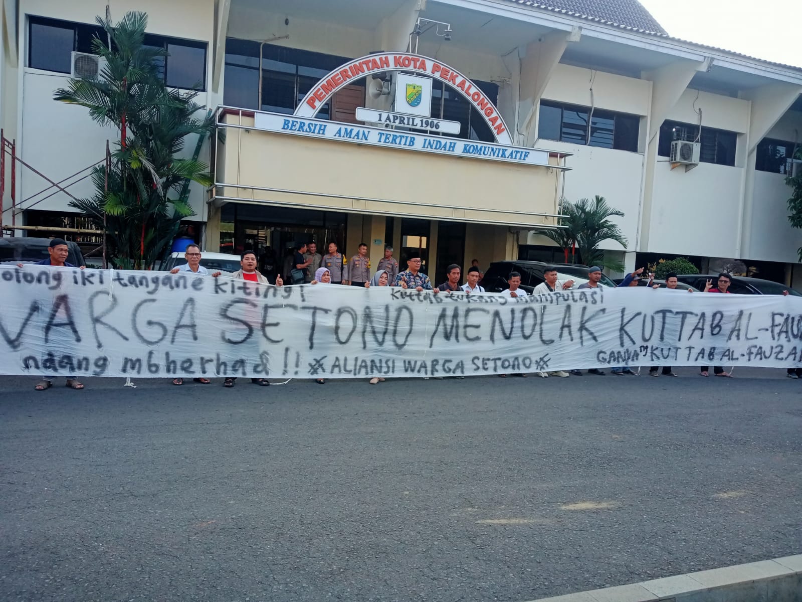Warga Setono Tolak Pembangunan Kuttab Al-Fauzan, Disinyalir Ada Pemalsuan Dokumen