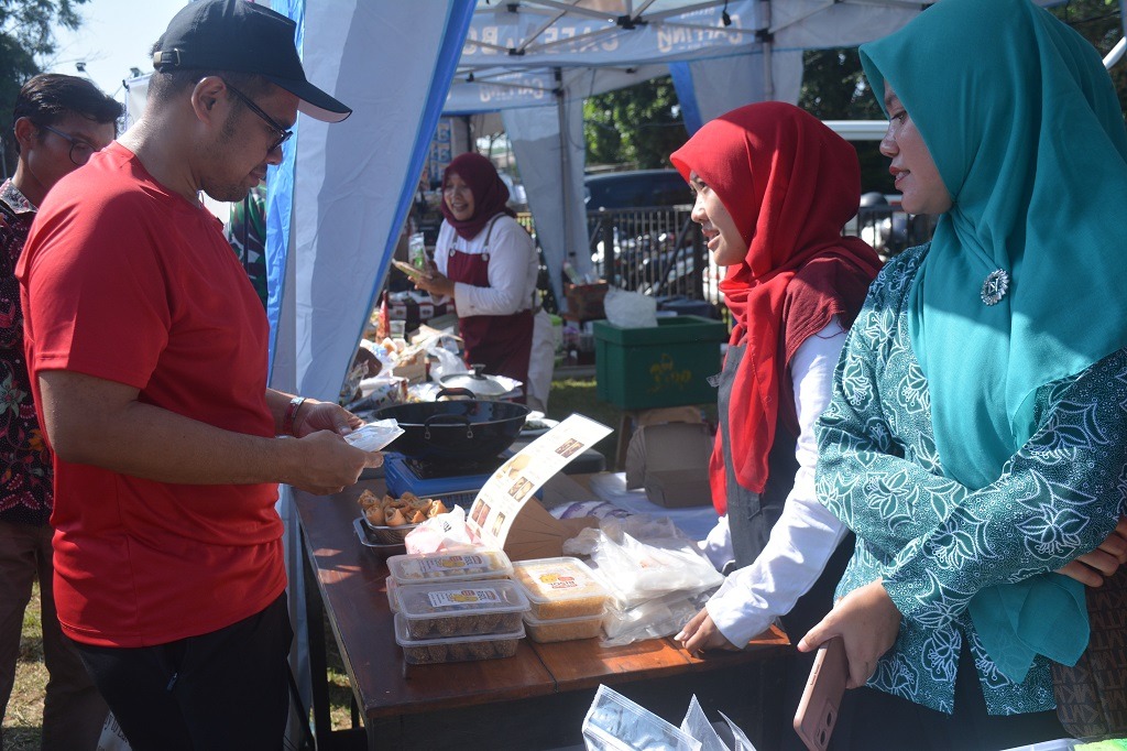Pesta Rakyat Batang Meriah! UMKM Raup Transaksi Besar, Denny Caknan Hibur Ribuan Warga