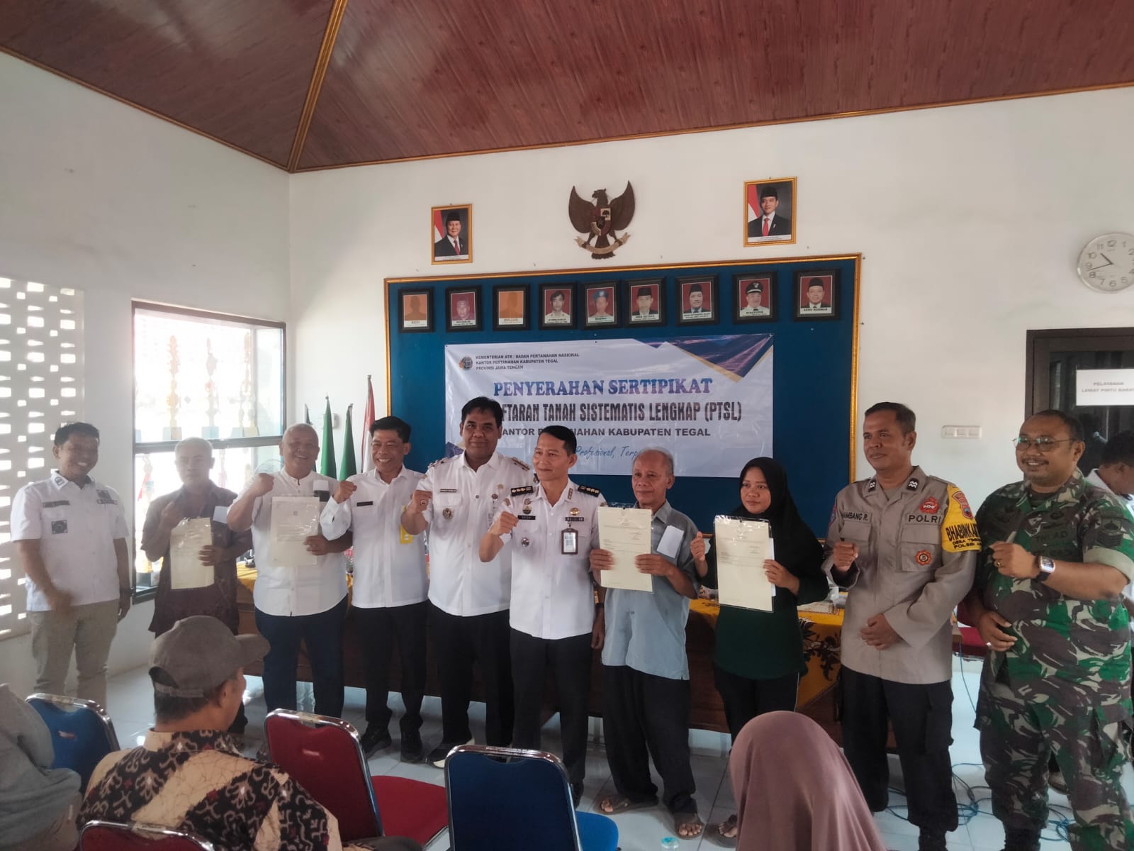 210 Sertipikat PTSL Resmi Diserahkan di Desa Temboklor, Wujud Nyata Kepastian Hukum bagi Masyarakat