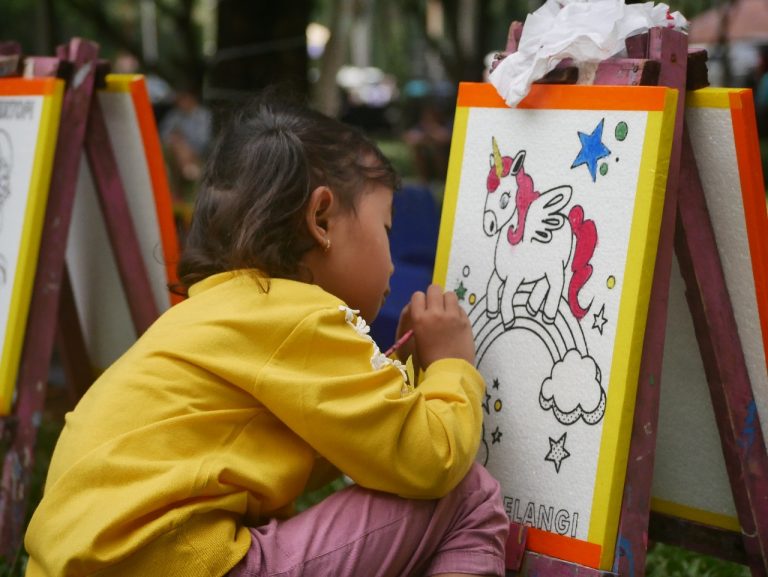 Saat Car Free Day pada Minggu, 9 November 2025, masih ditemukan gelandangan dan pengemis (gepeng) yang dianggap dapat memberikan dampak negatif bagi tumbuh kembang anak-anak.